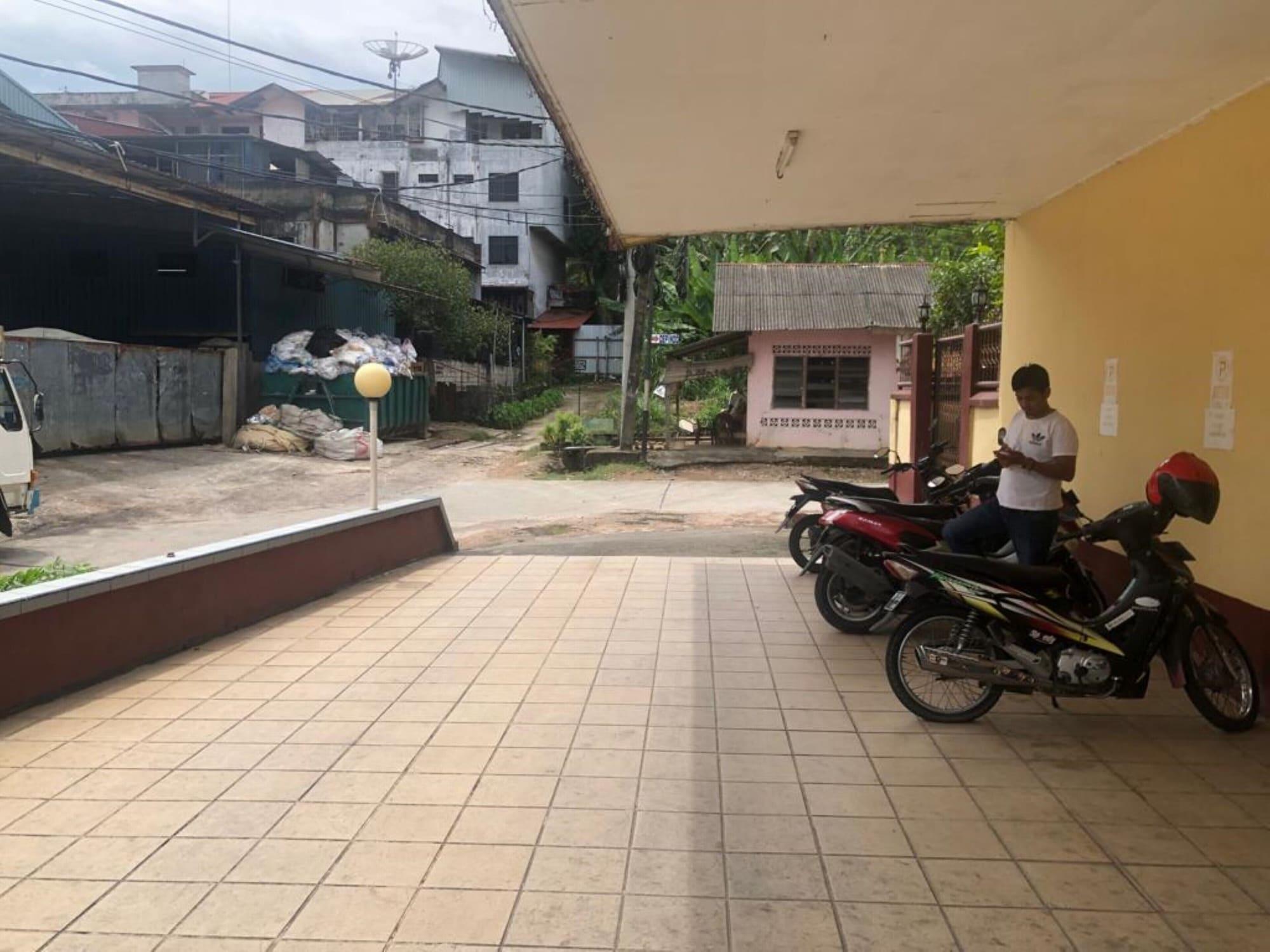 佩里塔特朗酒店 纳柯亚 外观 照片